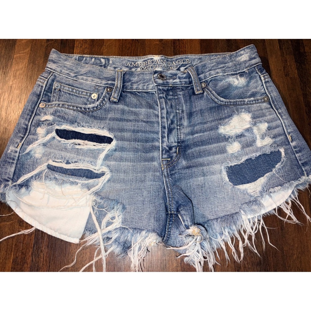 American Eagle Vintage Hi-Rise Festival Distressed Denim Shorts Light Wash Sz 4